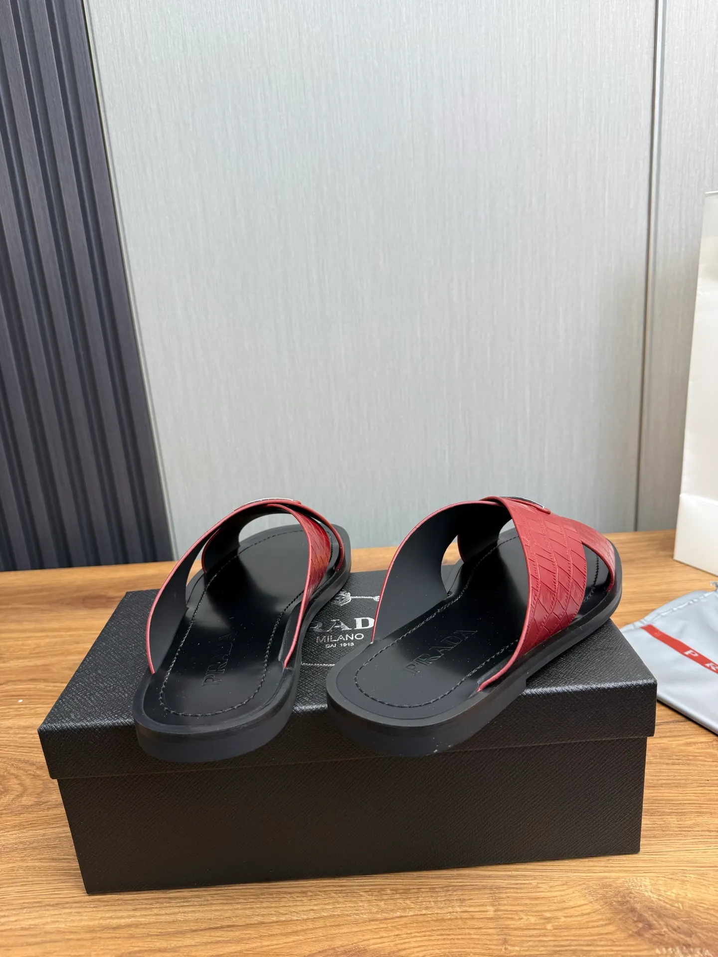 Factory price 340💰 ＰＲＡＤＡPrada - popular men's slippers hot sale 🔥 🩴Official website one to one production 38-45 sizes 45 46 🉑️Customized!